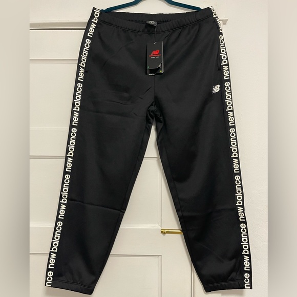 NWT Women’s Medium (30” X 30”) New Balance Relentless Performance Fleece Pants - Picture 5 of 13